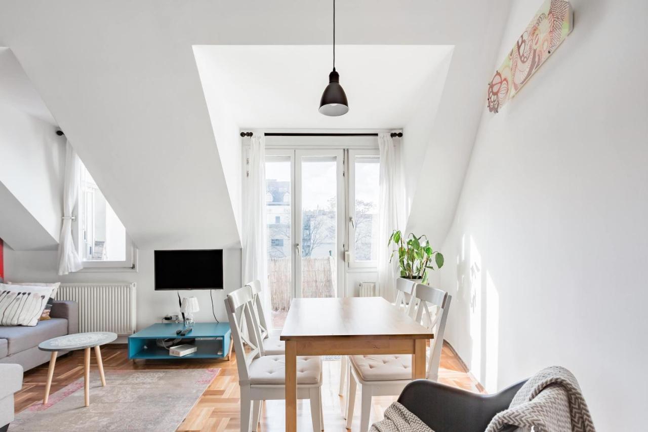 Relax Into Loft Living At A Light-Filled City Escape Budapest Exterior foto