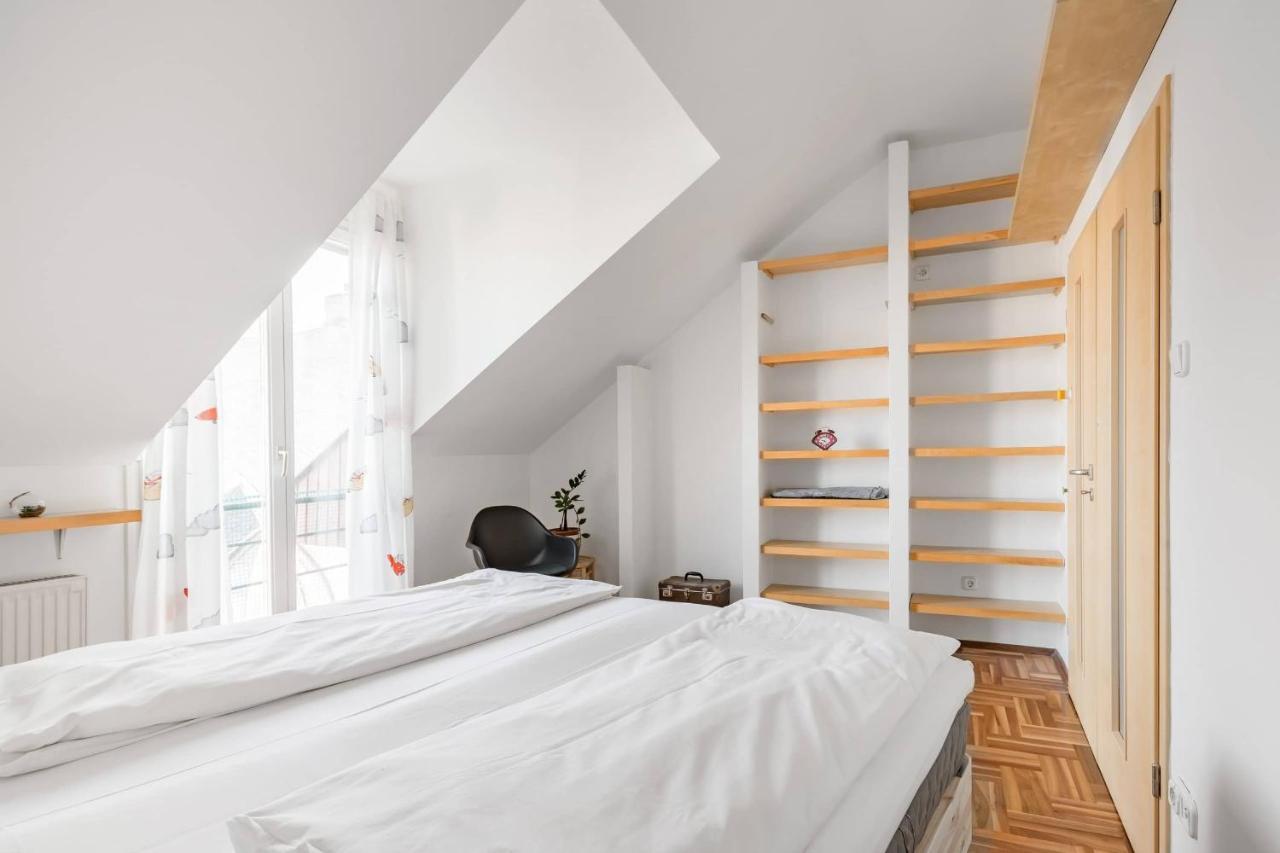 Relax Into Loft Living At A Light-Filled City Escape Budapest Exterior foto