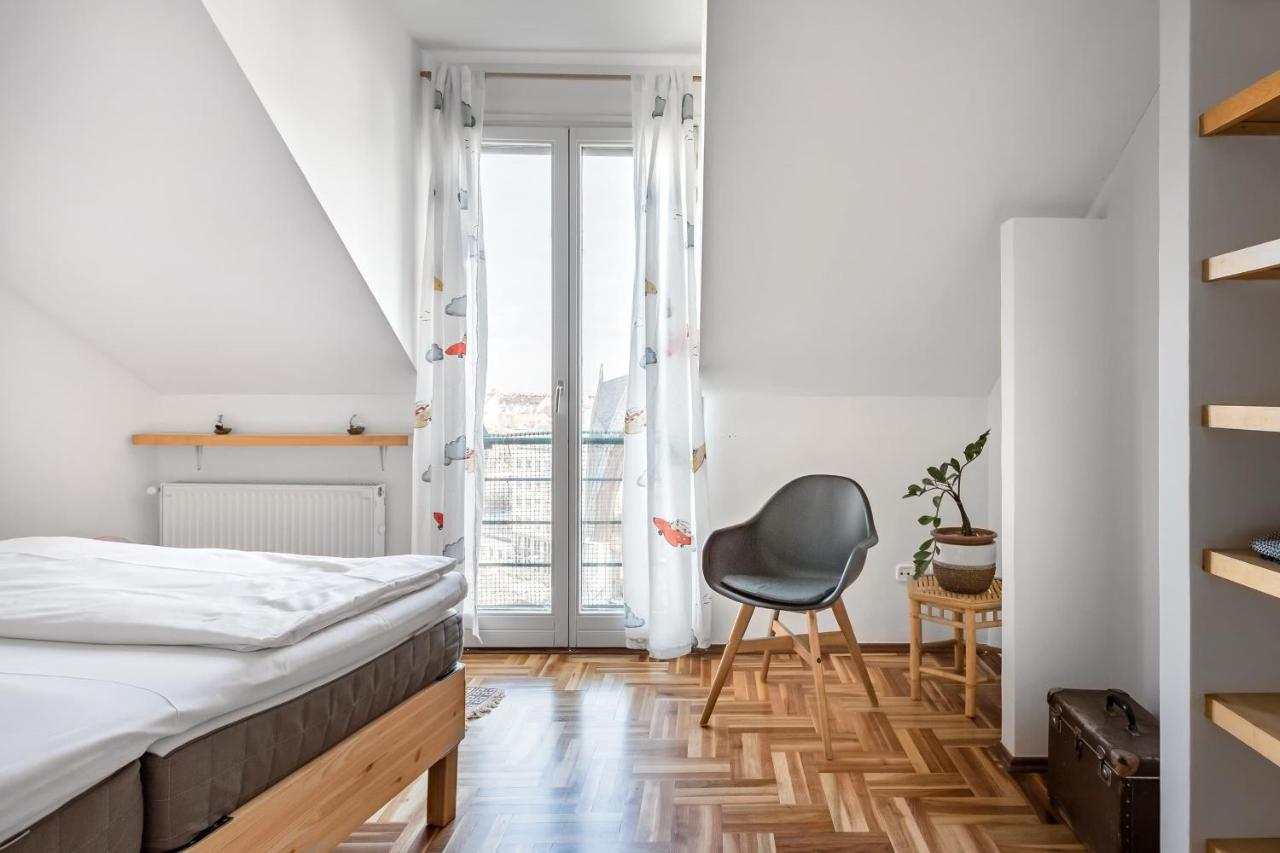 Relax Into Loft Living At A Light-Filled City Escape Budapest Exterior foto