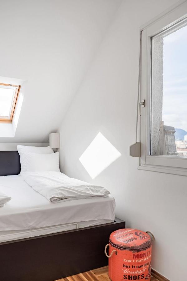 Relax Into Loft Living At A Light-Filled City Escape Budapest Exterior foto