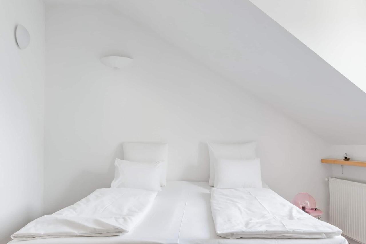 Relax Into Loft Living At A Light-Filled City Escape Budapest Exterior foto